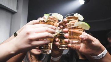 Αλκοόλ σε ανήλικους: Συλλήψεις σε Περιστέρι και Πάτρα μετά από αστυνομικές επιχειρήσεις