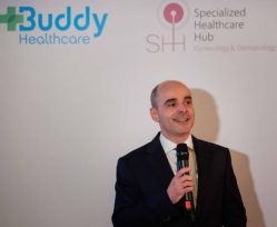 Δρ. Βασίλειος Σιούλας Διευθυντής της Α΄ Κλινικής Γυναικολογικής Ογκολογίας, Πρόεδρος του Επιστημονικού Συμβουλίου του Νοσοκομείου ΜΗΤΕΡΑ και ιδρυτής του Κέντρου Γυναικολογικής Χειρουργικής & Δερματολογίας Specialized Healthcare Hub (SHHub).