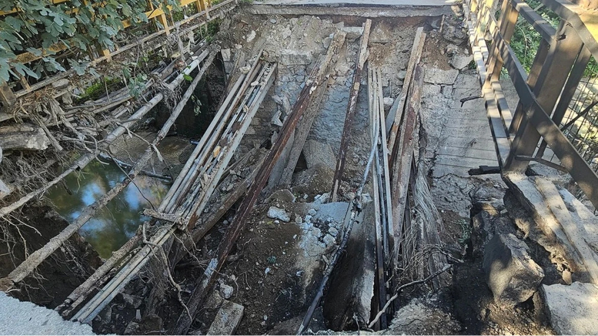 Έπεσε γέφυρα σε παράδρομο της Πέτρου Ράλλη