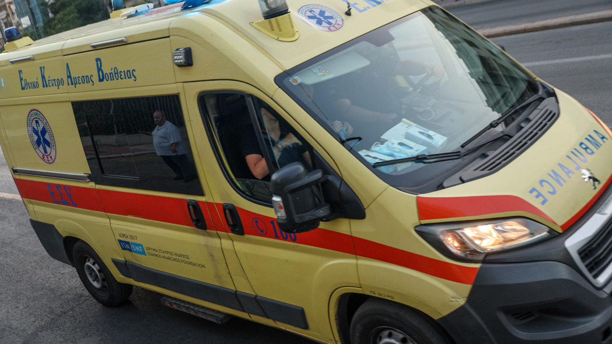 Ασπρόπυργος: Συγκρούστηκε ΙΧ με φορτηγό – Σε κρίσιμη κατάσταση ο οδηγός