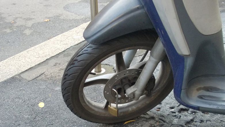 Ανήλικος έκλεψε μηχανάκι και προσπάθησε να ξεφύγει από τις Αρχές