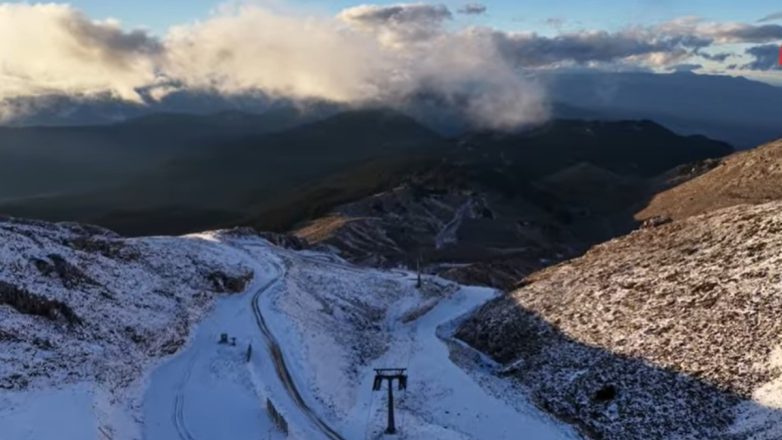 Έπεσαν τα πρώτα χιόνια στον Παρνασσό Έπεσαν τα πρώτα χιόνια στον Παρνασσό