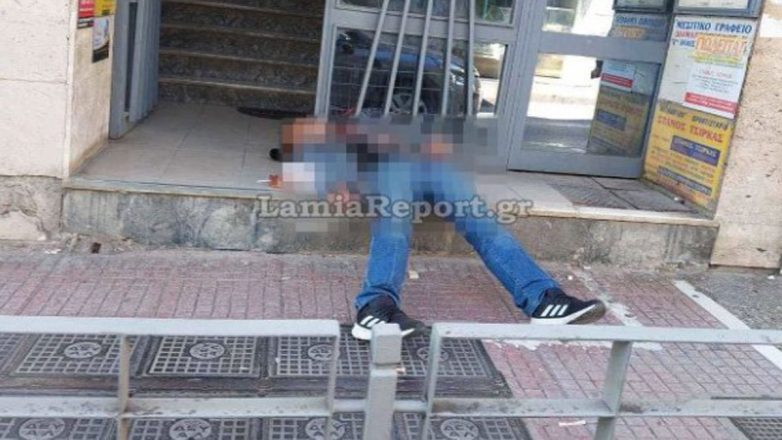 Ήταν για ώρα πεσμένος στην είσοδο πολυκατοικίας και νόμιζαν ότι είναι νεκρός