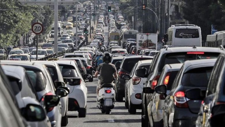 Κομφούζιο στον Κηφισό λόγω ακινητοποιημένου φορτηγού Κομφούζιο στον Κηφισό λόγω ακινητοποιημένου φορτηγού