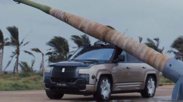 Απίστευτη η BYD: Έριξε (3 φορές) γιγαντιαίο φοίνικα πάνω στο YangWang U8 και το μοντέλο δεν έπαθε τίποτα (Βίντεο)