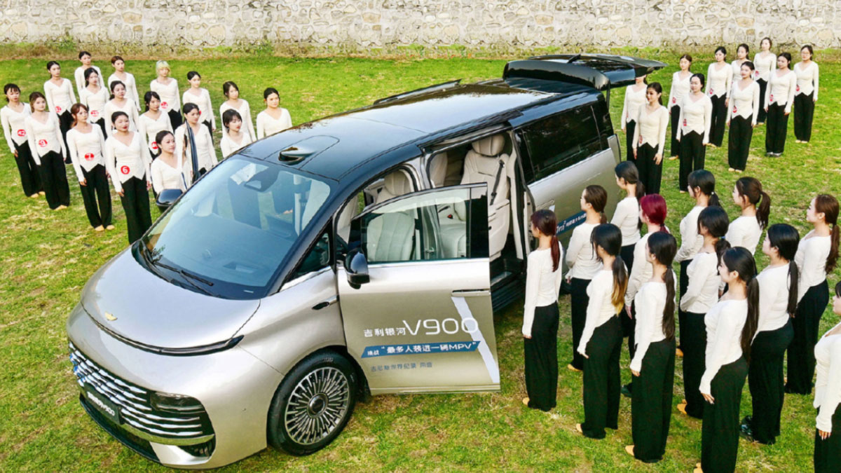 Ρεκόρ Guinness για το Geely Galaxy V900: Δεν φαντάζεστε πόσα άτομα χώρεσαν στο εσωτερικό του (Βίντεο) 