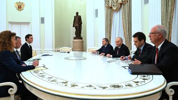 Σε εξέλιξη η κρίσιμη συνάντηση στο Κρεμλίνο για το Ουκρανικό