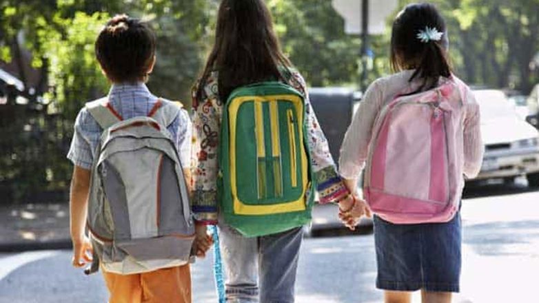 Γυμνός εντοπίστηκε 52χρονος έξω από σχολείο στο Αιγάλεω