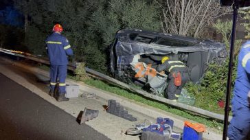 Σφοδρό τροχαίο με εγκλωβισμό και δύο τραυματίες