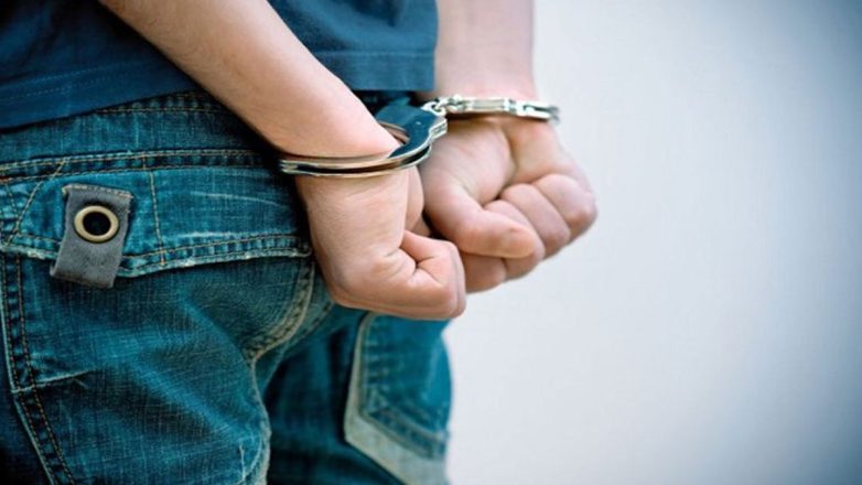 Ανήλικος θώπευσε γυναίκα σε κεντρικό δρόμο του Πειραιά