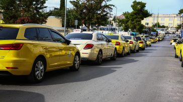 Παρατείνεται η απεργία των ταξί
