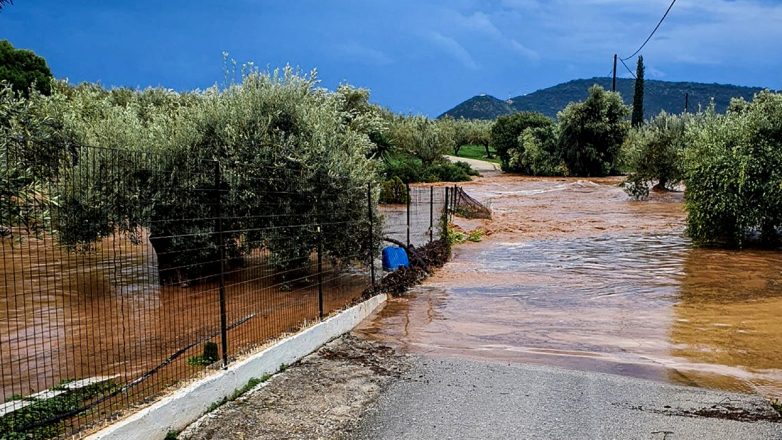 Διακοπή κυκλοφορίας στο Αλεποχώρι λόγω υπερχείλισης ρέματος