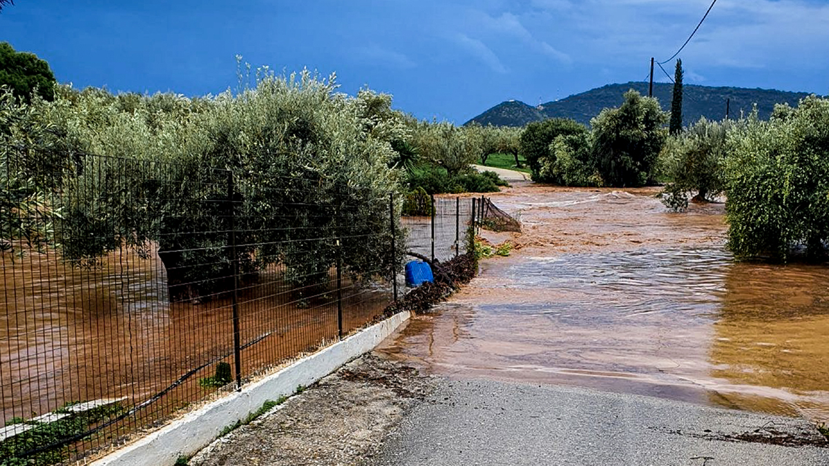 Διακοπή κυκλοφορίας στο Αλεποχώρι λόγω υπερχείλισης ρέματος