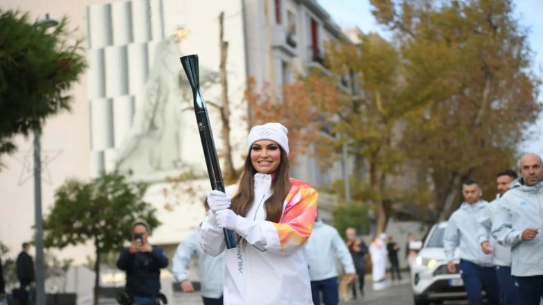 Η Κίμπερλι Γκίλφοϊλ έτρεξε με τη φλόγα των Χειμερινών Ολυμπιακών Αγώνων στη Διονυσίου Αρεοπαγίτου Η Κίμπερλι Γκίλφοϊλ έτρεξε με τη φλόγα των Χειμερινών Ολυμπιακών Αγώνων στη Διονυσίου Αρεοπαγίτου