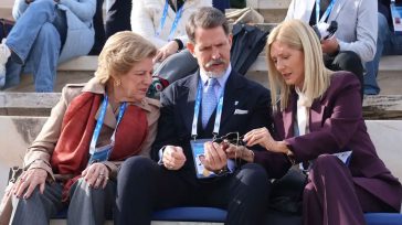 Ολυμπιακή Φλόγα: Ο Παύλος Ντε Γκρες και η οικογένειά του στο Παναθηναϊκό Στάδιο για την Τελετή Παράδοσης