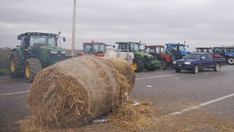 Αγρότες: Παραμένουν σε θέση μάχης Αγρότες: Παραμένουν σε θέση μάχης