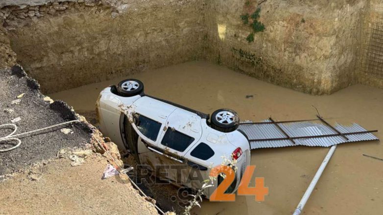 Ηράκλειο: Αυτοκίνητο έπεσε στη λακκούβα οδοστρώματος που υποχώρησε