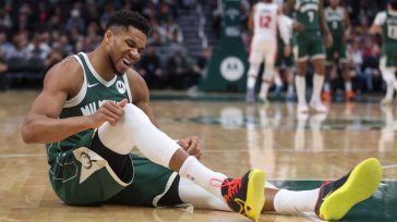 ΝΒΑ: Εκτός δράσης για ένα μήνα ο Γιάννης Αντετοκούνμπο