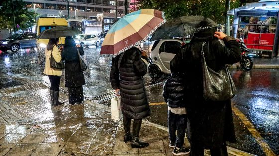 ΚΚΕ: Από τη στιγμή που αποφασίστηκε το κλείσιμο των σχολείων, η κυβέρνηση να πάρει μέτρα για τους εργαζόμενους γονείς