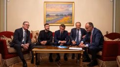 Μακρόν: «Οι ΗΠΑ μπορεί να προδώσουν την Ουκρανία»