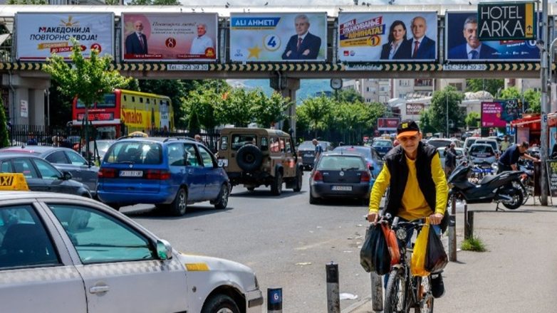 Βόρεια Μακεδονία: Μαζικές παραιτήσεις στο κόμμα της αξιωματικής αντιπολίτευσης μετά τη βαριά ήττα στις δημοτικές εκλογές Βόρεια Μακεδονία: Μαζικές παραιτήσεις στο κόμμα της αξιωματικής αντιπολίτευσης μετά τη βαριά ήττα στις δημοτικές εκλογές