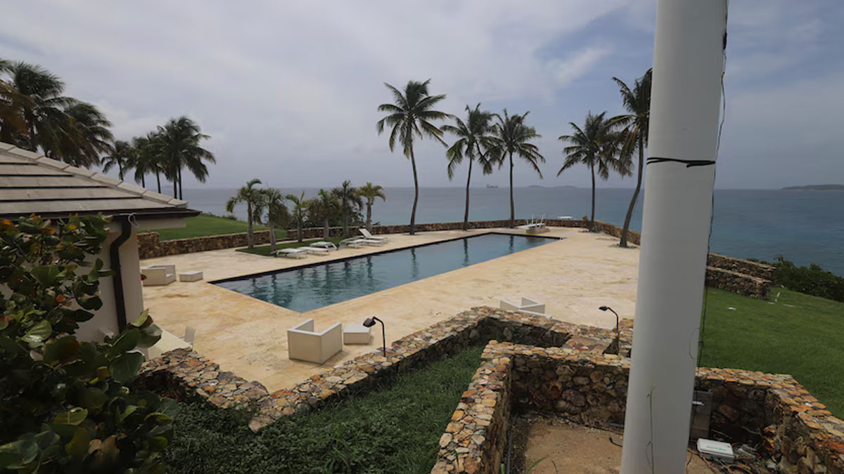 Για πρώτη φορά φωτογραφίες και βίντεο από την πολυτελή έπαυλη του Έπσταϊν