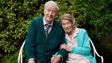 Ταινίες Πρώτης Προβολής: Το κύκνειο άσμα του Μάικλ Κέιν, η σπαραχτική φωνή της Χιντ και ο Κάρολος Ντίκενς αλά ελληνικά