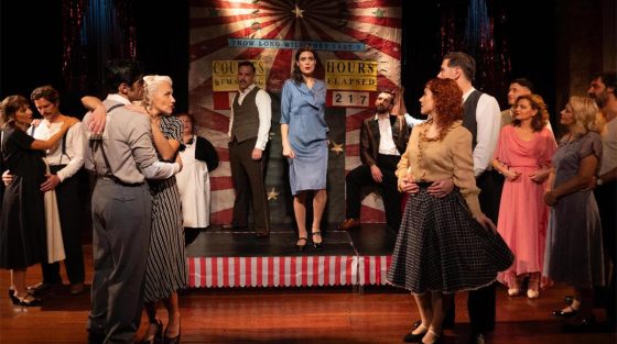 «Σκοτώνουν τα άλογα όταν γεράσουν»: Οι πρώτες εικόνες λίγο πριν την πρεμιέρα, στο Θέατρο Εν Αθήναις