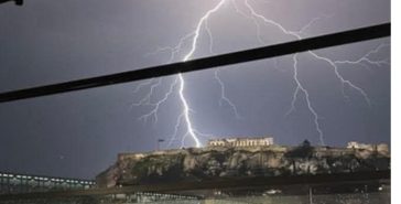 Κεραυνός στην Ακρόπολη