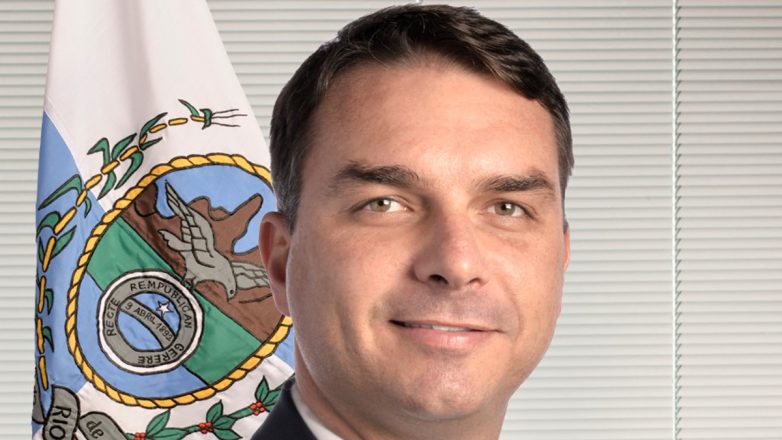 Ο γερουσιαστής Φλάβιο Μπολσονάρου ανακοίνωσε ότι ο πατέρας του τον έχρισε πολιτικό διάδοχό του Ο γερουσιαστής Φλάβιο Μπολσονάρου ανακοίνωσε ότι ο πατέρας του τον έχρισε πολιτικό διάδοχό του