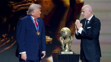 Στον Ντόναλντ Τραμπ το πρώτο βραβείο ειρήνης της FIFA