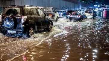 Κακοκαιρία Byron : Σαρώνει την Αττική, πλημμύρες σε Μέγαρα, Νέα Πέραμο και Μάνδρα – Live η πορεία των καταιγίδων