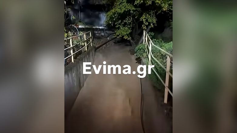 Εύβοια: Ολόκληρο χωριό «θάφτηκε» στη λάσπη και τα φερτά υλικά Εύβοια: Ολόκληρο χωριό «θάφτηκε» στη λάσπη και τα φερτά υλικά