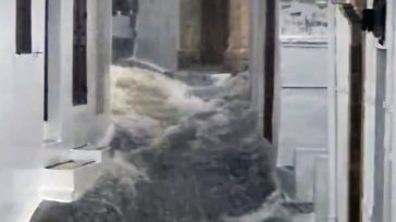 H κακοκαιρία Byron πλήττει τα Δωδεκάνησα – Δρόμοι χείμαρροι στη Λίνδο