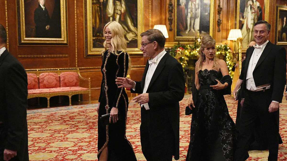 Claudia Schiffer: Το supermodel έλαμψε στο παλάτι ως Lady –  Τι φόρεσε στο βασιλικό δείπνο