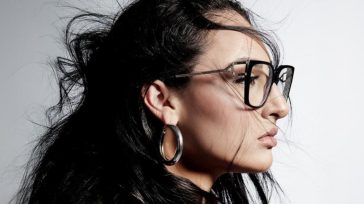 Klavdia – «Άνεμος»: Το νέο της τραγούδι που συνδυάζει το μοντέρνο με το παραδοσιακό