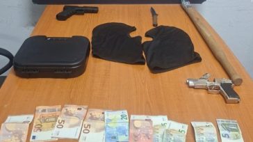 Ανήλικοι λήστευαν πρακτορεία τυχερών παιγνίων και απειλούσαν υπαλλήλους