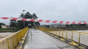 «Βρέχει κι ο κόσμος φοβάται» – Ζημιές από την κακοκαιρία σε χωριά των Φαρσάλων