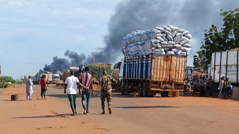 Μάλι: Νέα επίθεση τζιχαντιστών εναντίον οχηματοπομπής που μετέφερε καύσιμα Μάλι: Νέα επίθεση τζιχαντιστών εναντίον οχηματοπομπής που μετέφερε καύσιμα