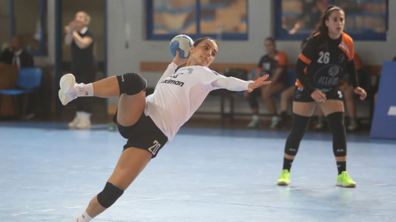 Χάντμπολ γυναικών: Με … περίπατο ο ΠΑΟΚ στους «8» του Κυπέλλου