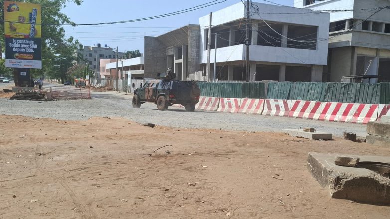 Η Γαλλία καλεί τους πολίτες της στο Μπενίν να «παραμείνουν σε ασφαλές μέρος» μετά την απόπειρα πραξικοπήματος Η Γαλλία καλεί τους πολίτες της στο Μπενίν να «παραμείνουν σε ασφαλές μέρος» μετά την απόπειρα πραξικοπήματος