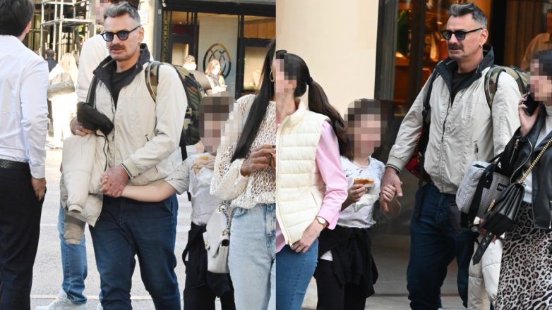 Ο Κωνσταντίνος Γιαννακόπουλος σε μια σπάνια κοινή εμφάνιση με τον 10χρονο γιο του, Πάρη στην Βουκουρεστίου Ο Κωνσταντίνος Γιαννακόπουλος σε μια σπάνια κοινή εμφάνιση με τον 10χρονο γιο του, Πάρη στην Βουκουρεστίου