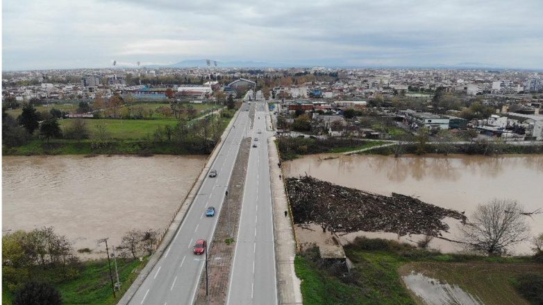 Σε επιφυλακή ο Δήμος Λαρισαίων για τη στάθμη των νερών του Πηνειού