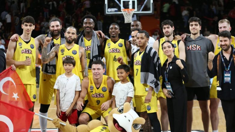 Η αποστολή της Μερσίν κόλλησε σε μπλόκο αγροτών – Πήγαινε στην Καρδίτσα για αγώνα του BCL Η αποστολή της Μερσίν κόλλησε σε μπλόκο αγροτών – Πήγαινε στην Καρδίτσα για αγώνα του BCL