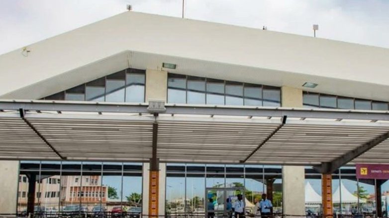 Σαρλ ντε Γκωλ: Μετονομάζει τους τερματικούς της σταθμούς