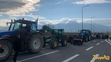 Στο κέντρο της Κατερίνης οι αγρότες – Κομβόι παρατάχθηκε στον κόμβο Βαρικού