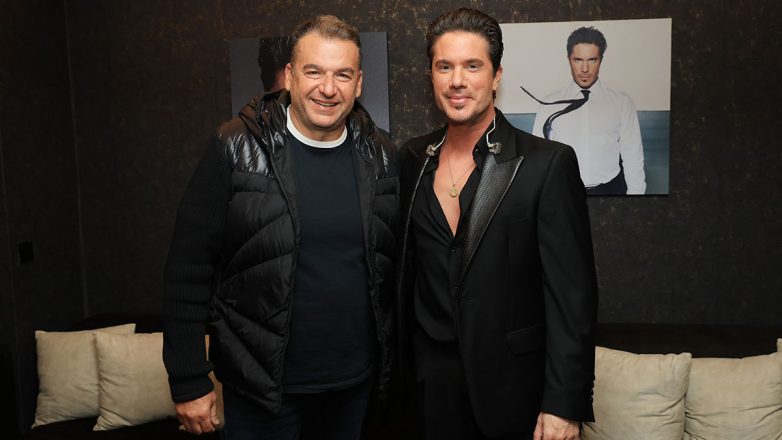 Ο Γιώργος Λιάγκας τα «έσπασε» στον Νίκο Οικονομόπουλο μαζί με τη σύντροφό του, Μαρία Αντωνά – Νέες φωτογραφίες από την έξοδό τους Ο Γιώργος Λιάγκας τα «έσπασε» στον Νίκο Οικονομόπουλο μαζί με τη σύντροφό του, Μαρία Αντωνά – Νέες φωτογραφίες από την έξοδό τους