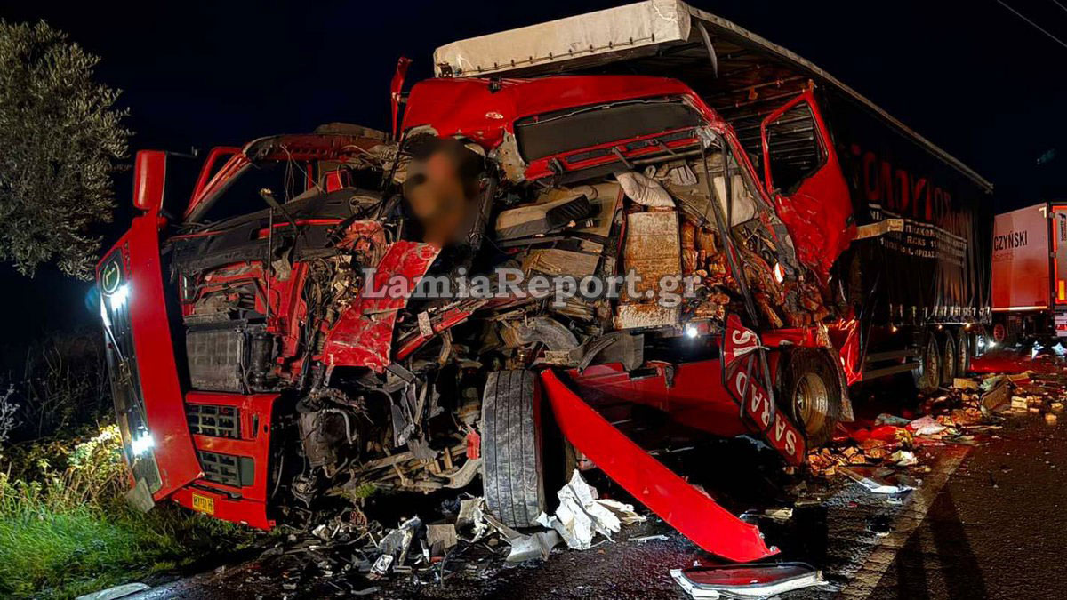 Σοβαρό τροχαίο έξω από την Αμφίκλεια – Συγκρούστηκαν δύο νταλίκες και ένα ΙΧ