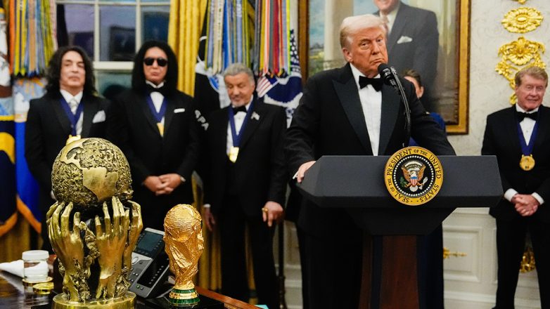 Ο Τραμπ τιμά Σταλόνε, Γκέινορ και Kiss στα Kennedy Center Honors Ο Τραμπ τιμά Σταλόνε, Γκέινορ και Kiss στα Kennedy Center Honors