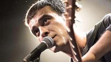 O Απόστολος Ρίζος στο Love Underground με «Ασκήσεις Τρυφερότητας»